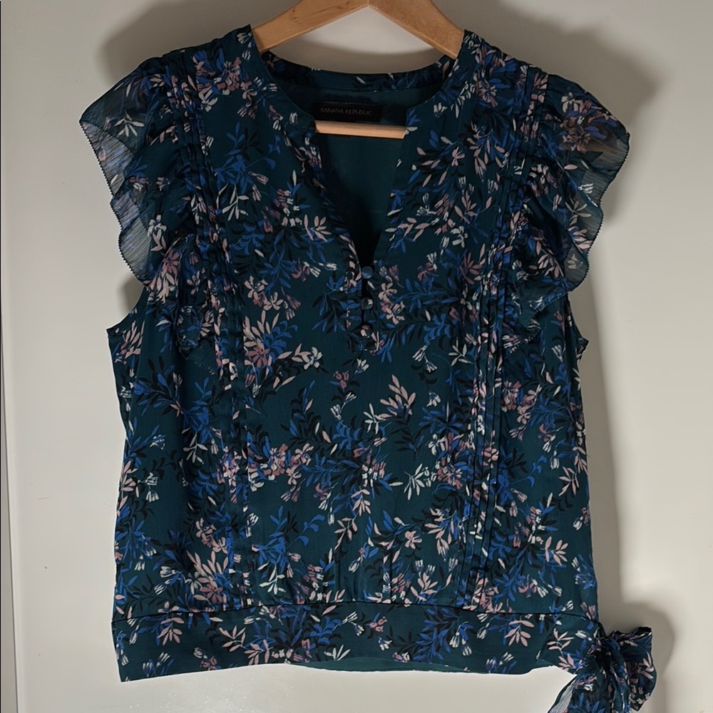 Banana Republic Green Flutter Sleeve Blouse